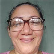 Professora de aula de reforço de biologia